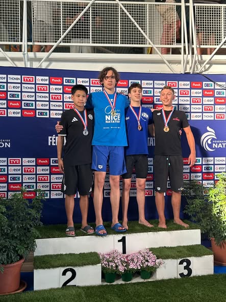 Rafaël sur le podium du 100 m dos aux Championnats de France U18