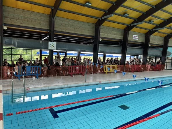 Jeunes nageurs de l'ARMN réunis à la piscine de Revin