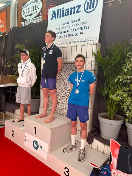Léo avec ses médailles aux Championnats régionaux